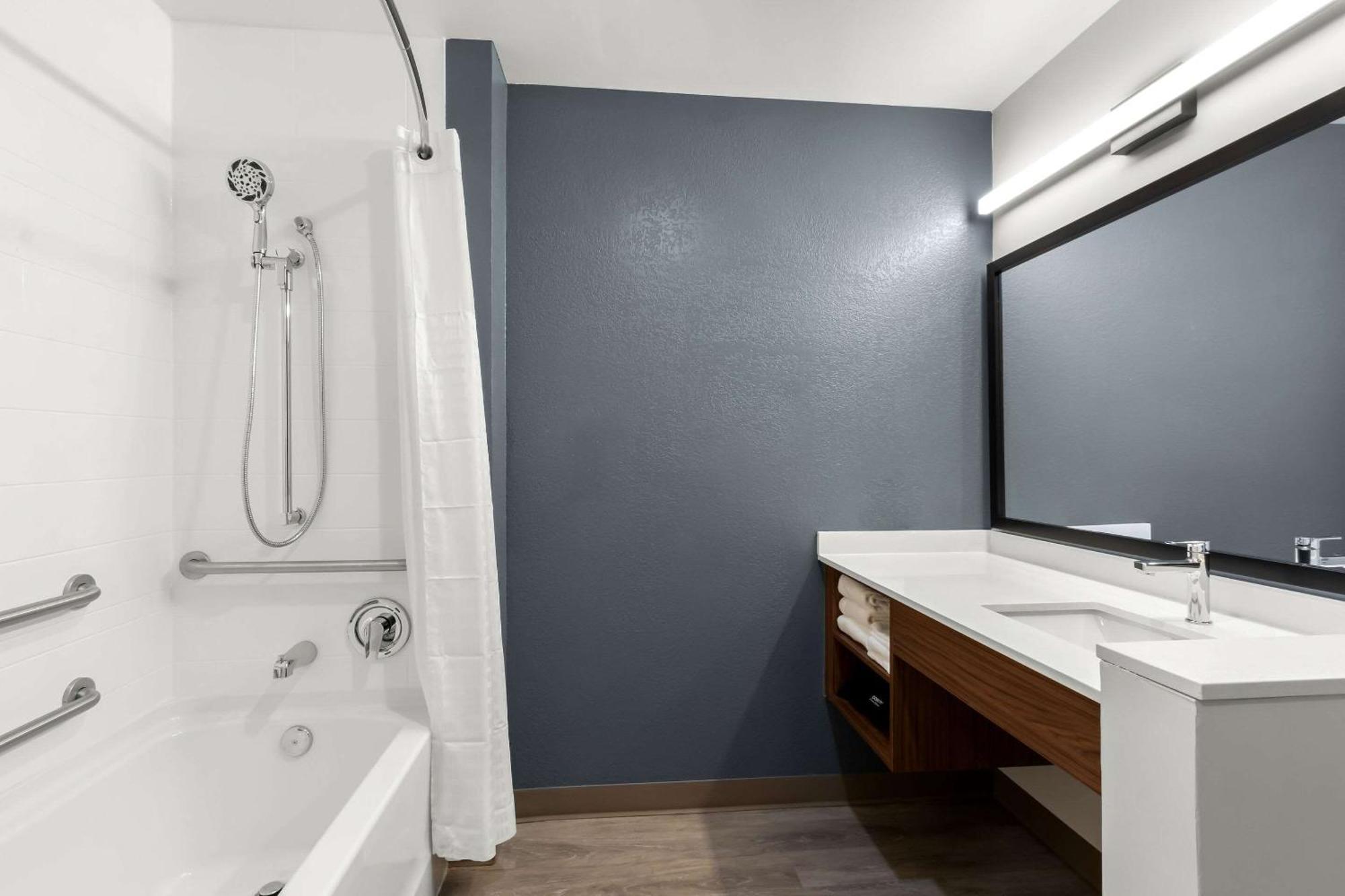 Everhome Suites Glendale Sports Entertainment District Екстериор снимка